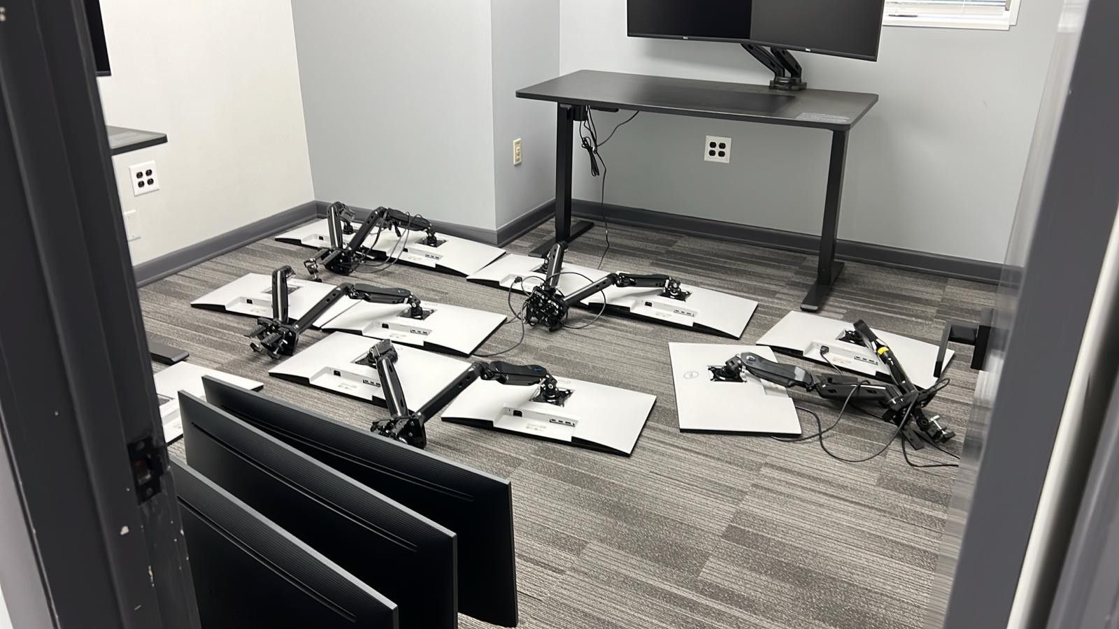 Electric Desk+two Moniters+ Holder