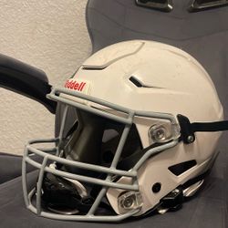 STILL AVAILABLE Riddell SpeedFlex Youth Medium – 2024 – White – Great Condition