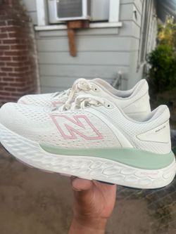 Womens New balance 1540 v4 size 8.5 2 E