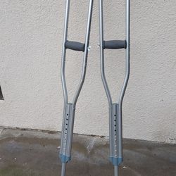 Adjustable Crutches 