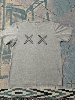 Sz medium Uniqlo x kaws