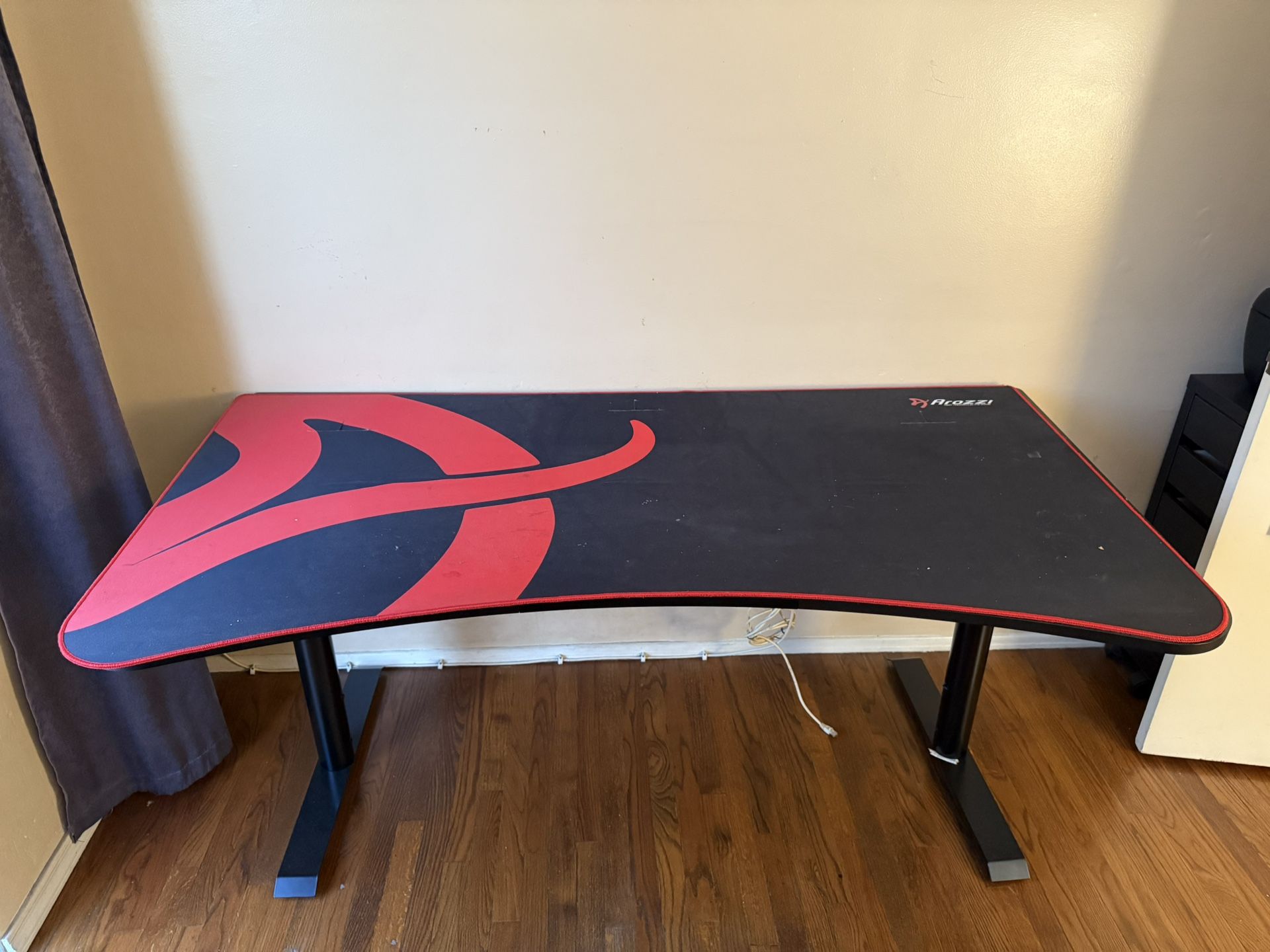Arozzi Gaming Table 