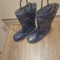 Great Rain Boots Size 13/1 Youth.