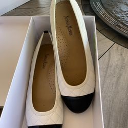Neiman Marcus White/black Flats