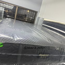 QUEEN SIZE SIMMONS BEAUTYREST BLACK SERIES 2 (MEDIUM) MATTRESS & BOX SPRING BED SET