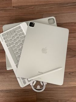 iPad Pro 12.9” (M2 chip / 2022 model) 6th Generation 256GB with  keyboard case and stylus pen