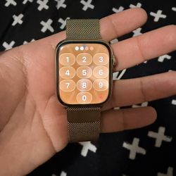 Apple Watch Series 8 Gold Stainless Steel 