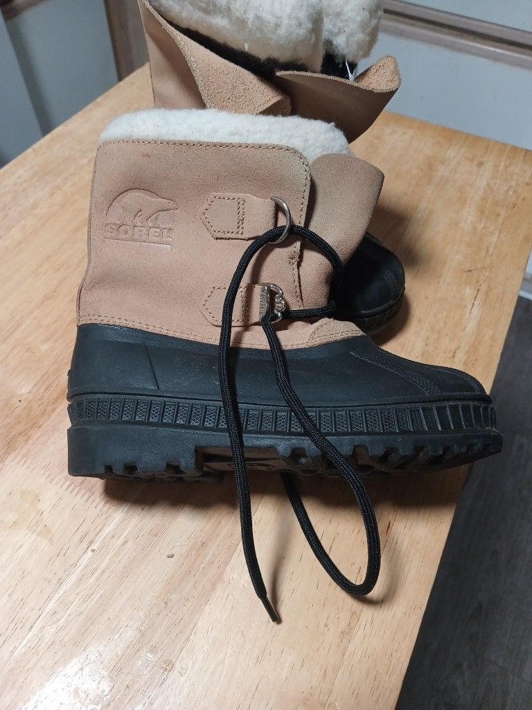 Kids Size 13 Sorrell Snow Boots In Brand New Condition