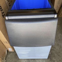 Ice Storage Bin 375lbs • Overall dimensions: 22 in. W x 34 in. D x 41%5 in.H New (D957)
