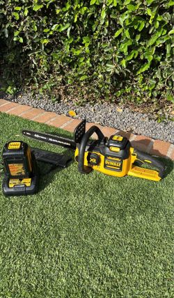 Dewalt 16” Chainsaw - 2 Dewalt Batteries + Charger