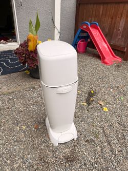 Kids diaper pail