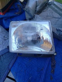 HEAD LIGHT FOR 1997 To 2000 TOYOTA TACOMA