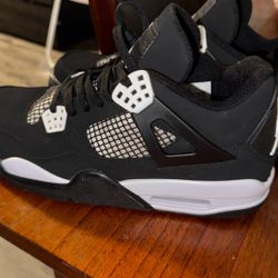 Size 10 Jordan 4's White Thunder 