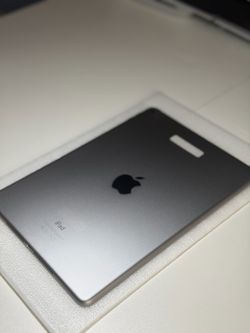 Apple iPad Air 2 9.7” 64GB – Excellent Condition, No Scratches!