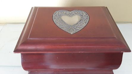 Wooden jewelry box