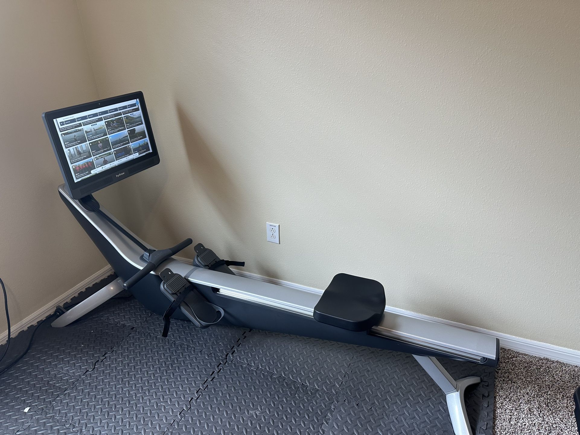 Hydrow smart rower with built‑in screen