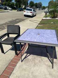 Outdoor table and chair set