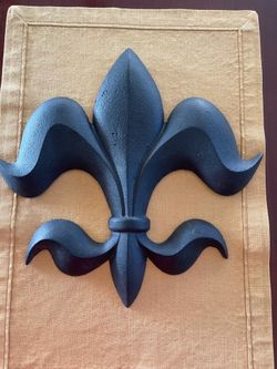 Fleur-de-Lis wall decor…….heavy cast