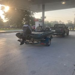 1998 fisher bass Ski Boat. 