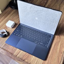 13”Macbook Air M4 16gb ram 256gb - New Open Box