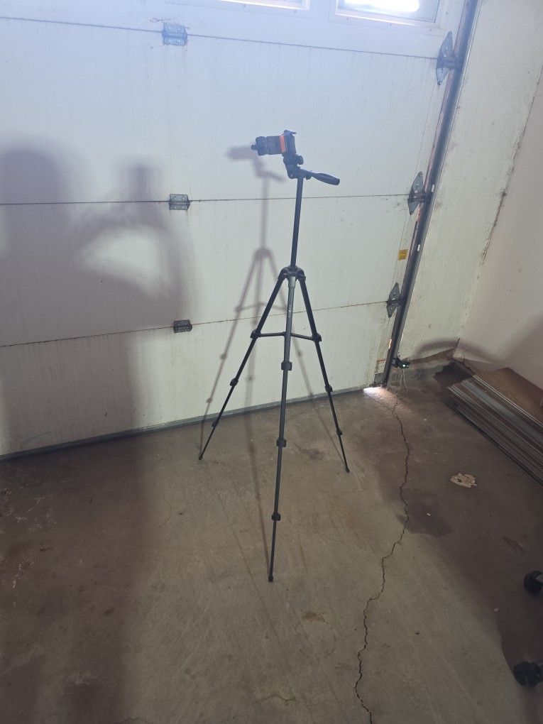 Tripod Adjustable 20.00