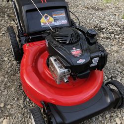 New Style Lightweight Push Lawnmower Like New