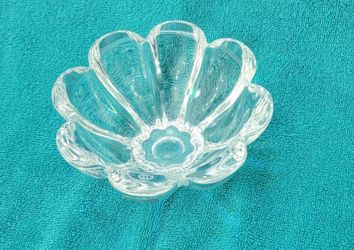 MIKASA CRYSTAL "ZINNIA" LEAD CRYSTAL BOWL


EXCELLENT CONDITION.  No issues noted. Beautiful clean clear crystal.