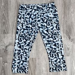 The North Face Small Blue Black Geometric Pattern Athletic Capri Athletic Pants Weight Training Women’s New Years Resolution 