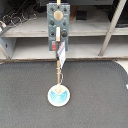 WHITES METAL DETECTOR 