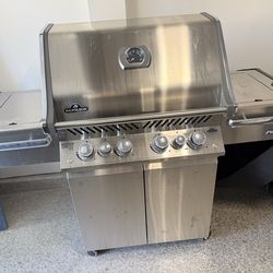 Napoleon stainless steel natural gas barbecue with side burner