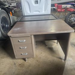 McDowell Craig small Tanker desk vintage mid Century Modern 