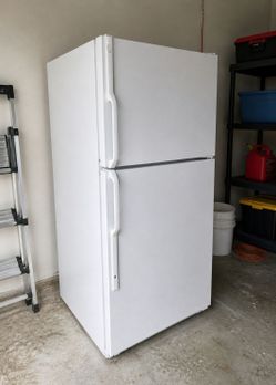 Reliable GE 18 Cu Ft Refrigerator:  Freshly Painted, Clean, Full-Size - Works Flawlessly