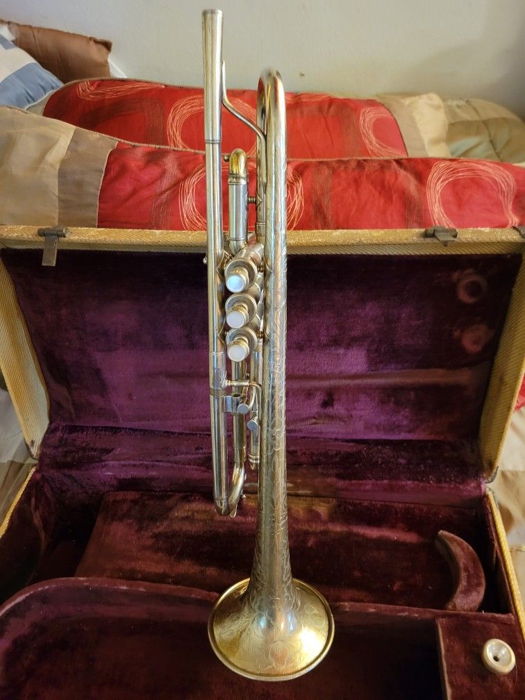 Beautiful Silver Frank Holton Llewellyn Model Trumpet
