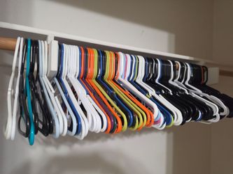130 Plastic Hangers