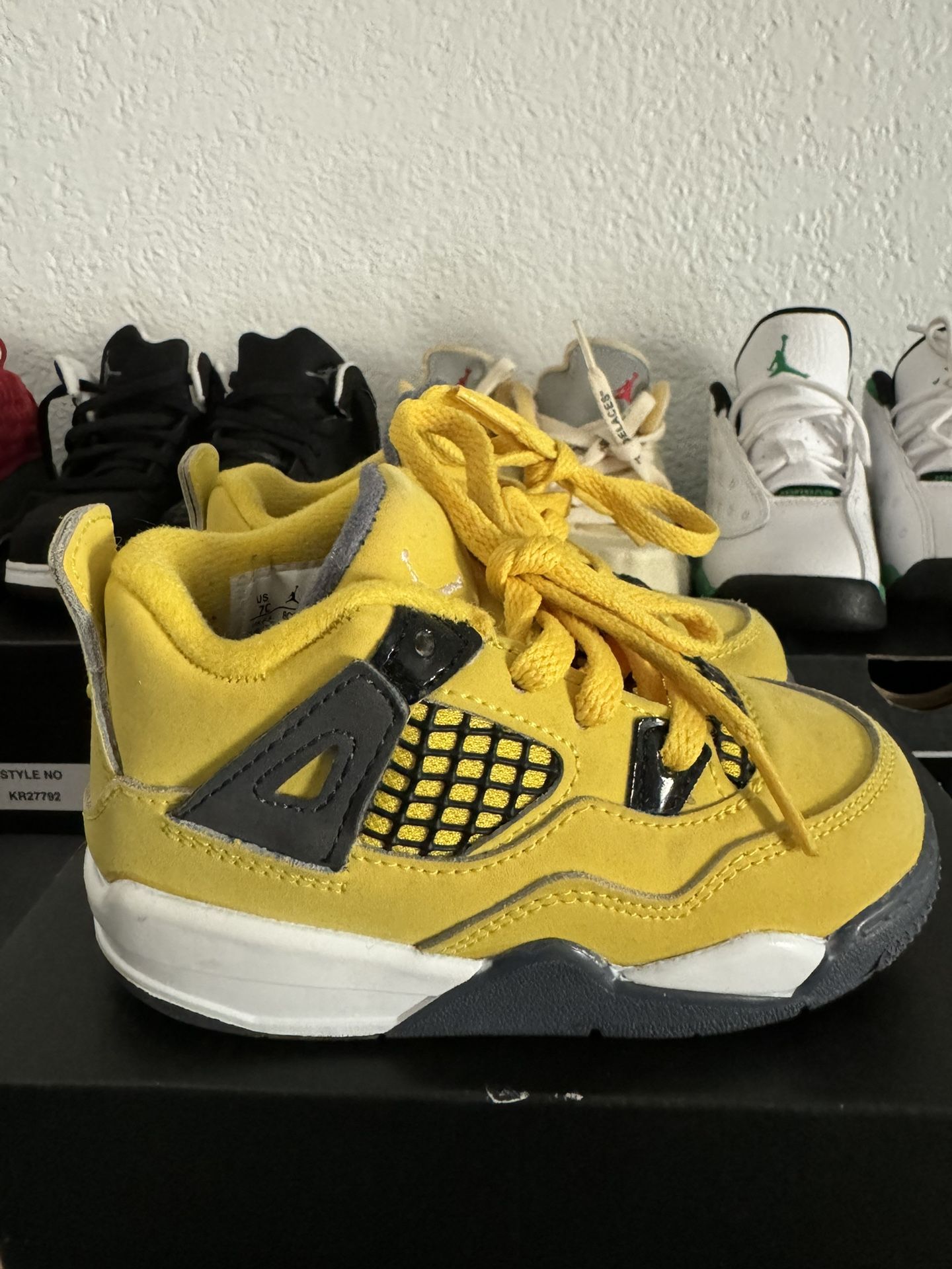 Jordan 4 Retro Lightening