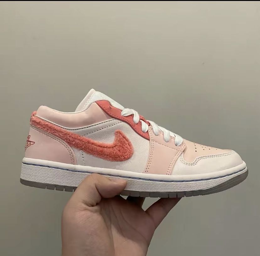 Nike air Jordan 1 Low Se mighty swooshers pink soft pink women 6.5