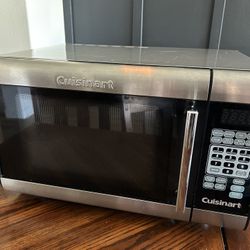 Like New Cuisininart Microwave 