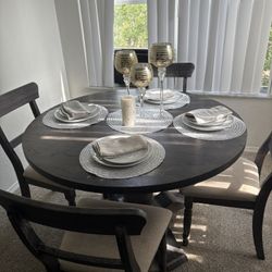 Dinning Table With Chairs 