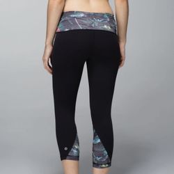 LULULEMON RARE Black Curious Jungle Crop Leggings