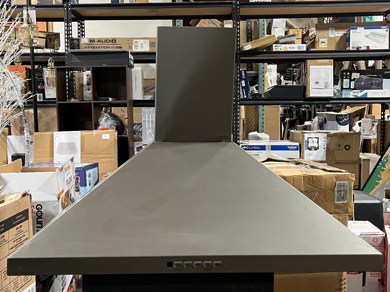 GE Wall-Mount Pyramid Chimney Range Hood with Dual Halogen Cooktop Lighting