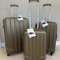 New! Rockland Luggage Set (3 Piece)