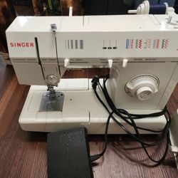 Singer Electronic Sewing Machine