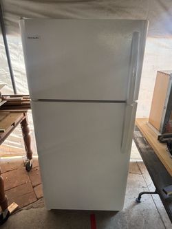 Frigidaire Fridge 150$