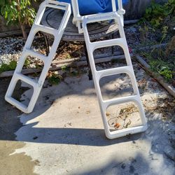 Free Pool Ladder - 4 Foot
