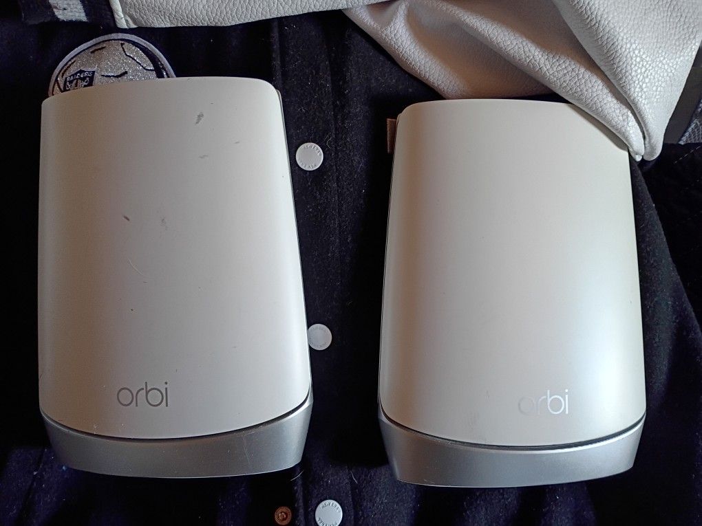 Orbi Wifi 6 router and satellite