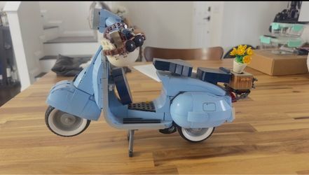 Lego Vespa 125   LEGO ICON