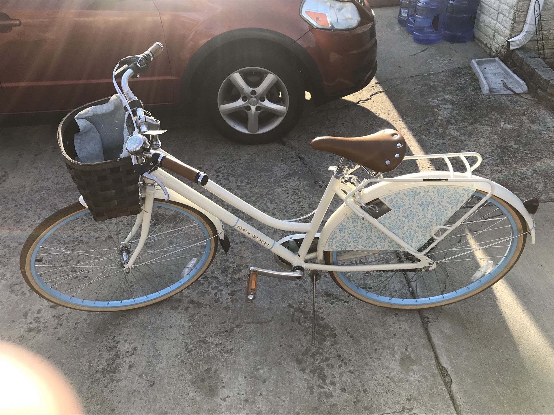 Need to go biking in the city? This bike is perfect for you.message me for details