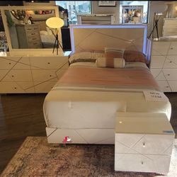 Brand New! 7pc Queen/king Bedroom Set😍
Take it home with $39down 
Hablamos Español Y Financiamos 🙋