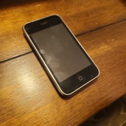 iPhone 3Gs. 16gb. Powers On.