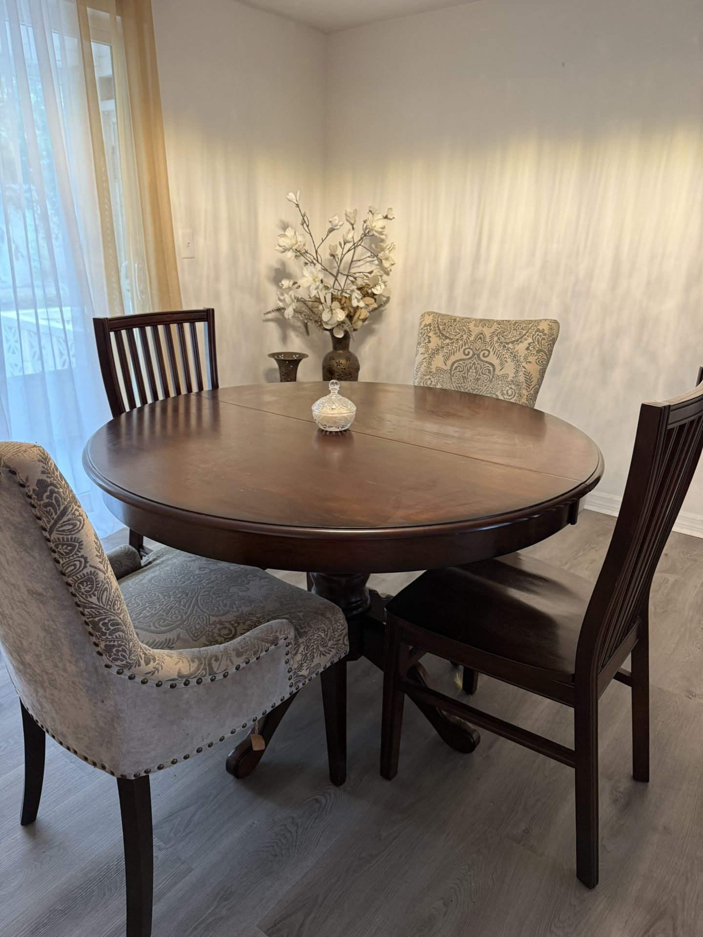 Pier One Wooden Dining Room Table With Chairs